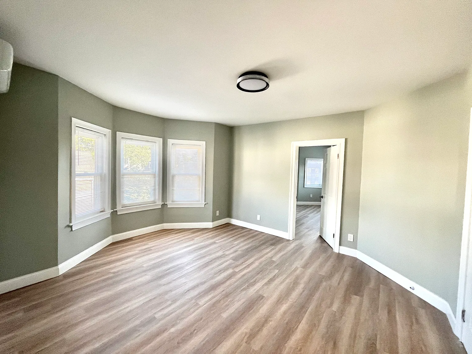 2 bed, 9999 sqft, $2,600 — Photo 4