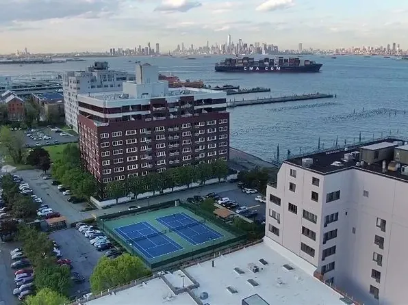 80 Bay Street Landing image 29 of 31