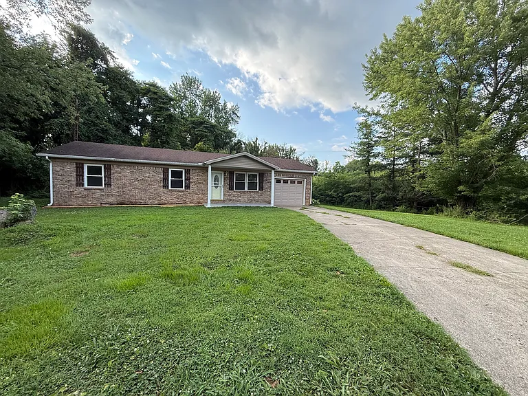 6866 Maple Heights Dr — Photo 10