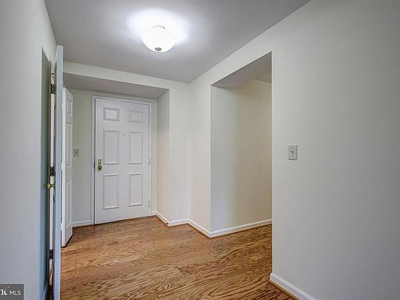 5th image of 5450 Whitley Park Ter
