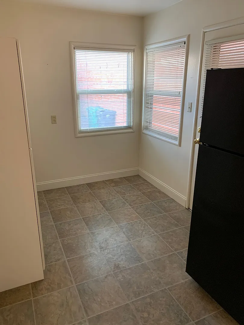 2431 Lincoln Avenue — Photo 3
