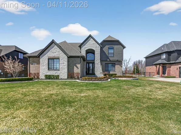 54933 Black Hills Ln, Shelby Township, MI 48316