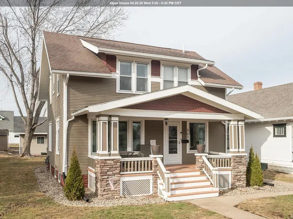307 3rd St NE, Orange City, IA 51041