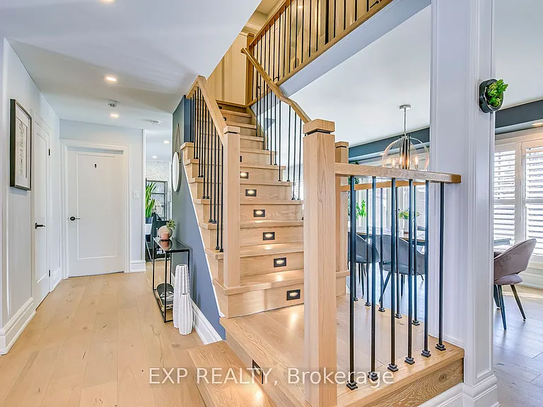 322 Mary St — Photo 23