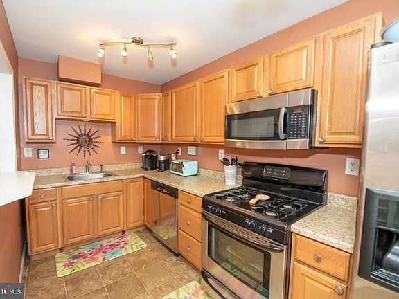 4th image of 7908 Leonard St