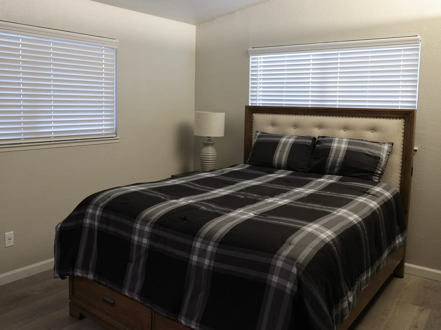 6532 La Cienega Dr — Photo 3