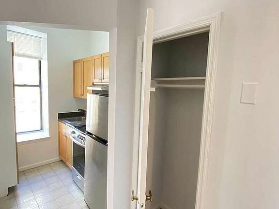 4th image of 175 W 85th St #3B