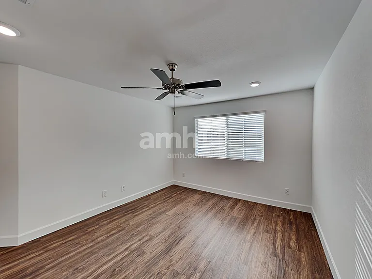 3352 Blodwen St — Photo 9
