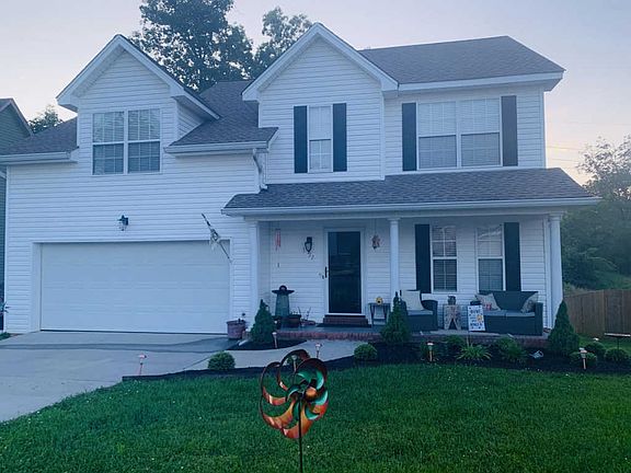 2nd image of 1327 NE Woodland Pl