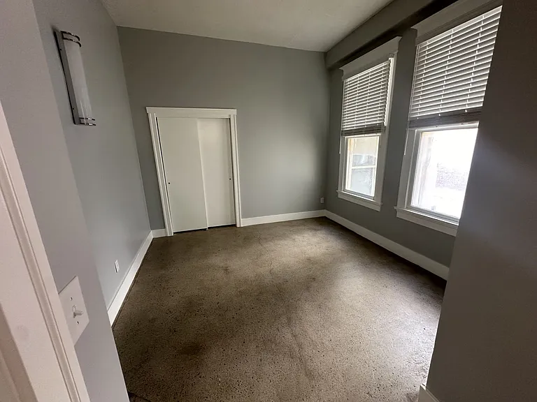 New Grand Apartments — Photo 22