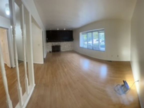 2nd image of 1525-1547 E Foxcliff Dr S #2