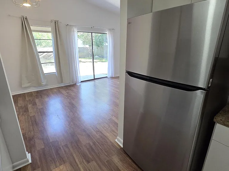 5803 SE Collins Ave — Photo 4
