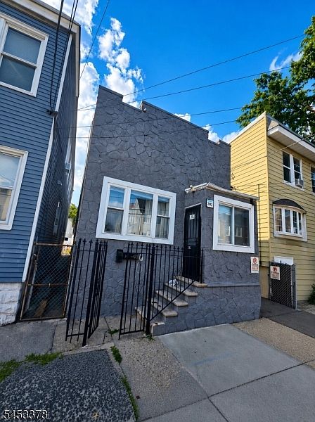 1st image of 302 N 10Th St