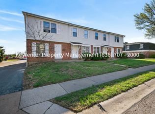 920 Parkcrest Dr #924, Saint Charles, MO 63301