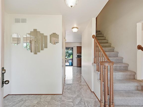 3rd image of 1280 Falcon Dr