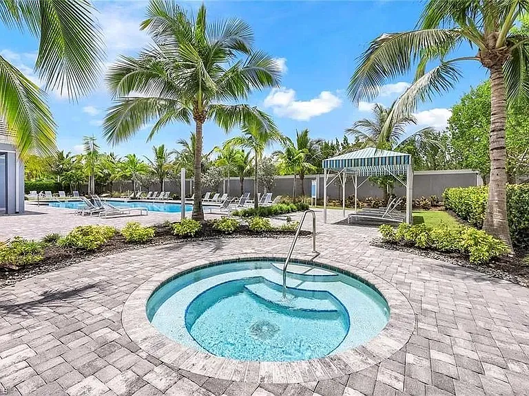 2555 Seychelles Dr #401 — Photo 18