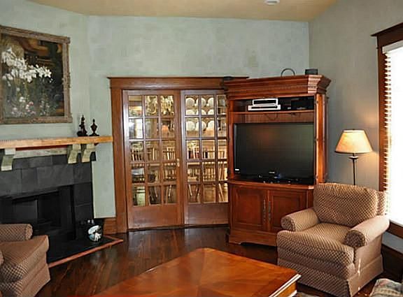 3rd image of 3315 W Jefferson Blvd