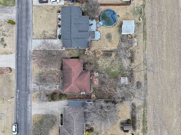 4th image of 407 Iris Ln