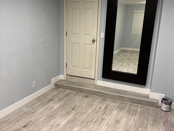 5th image of 4445 Texas St #1