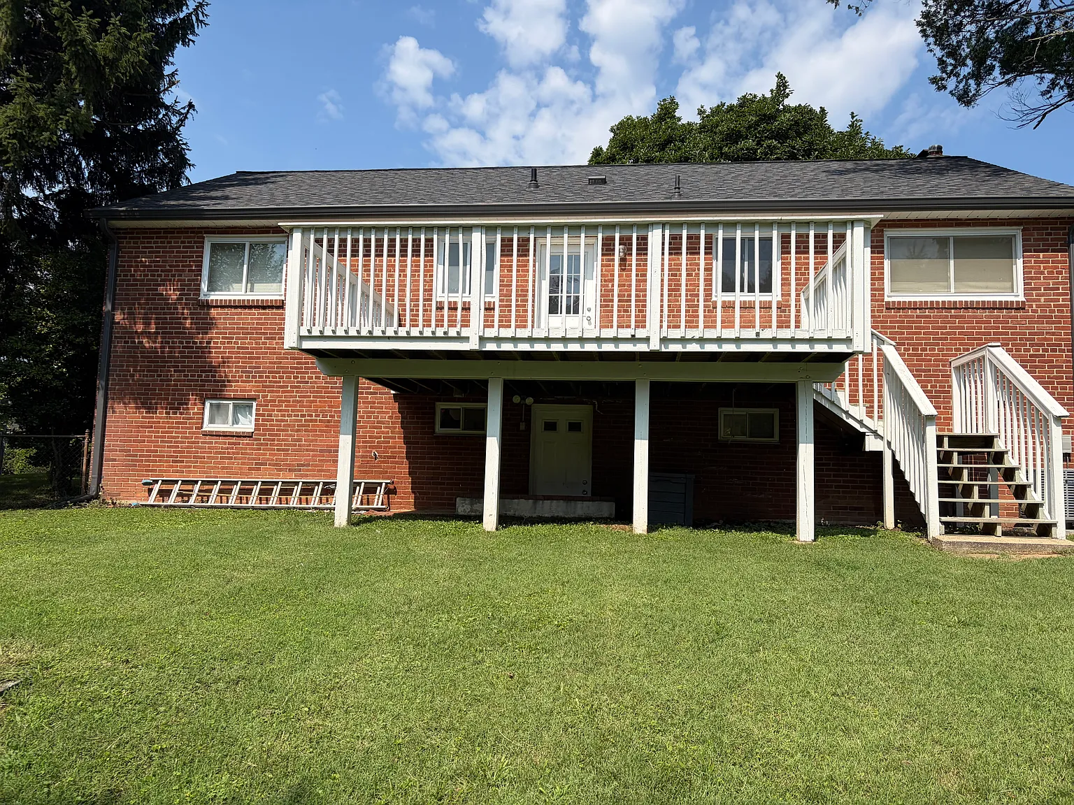5 bed, 2.5 bath, $4,500 — Photo 3