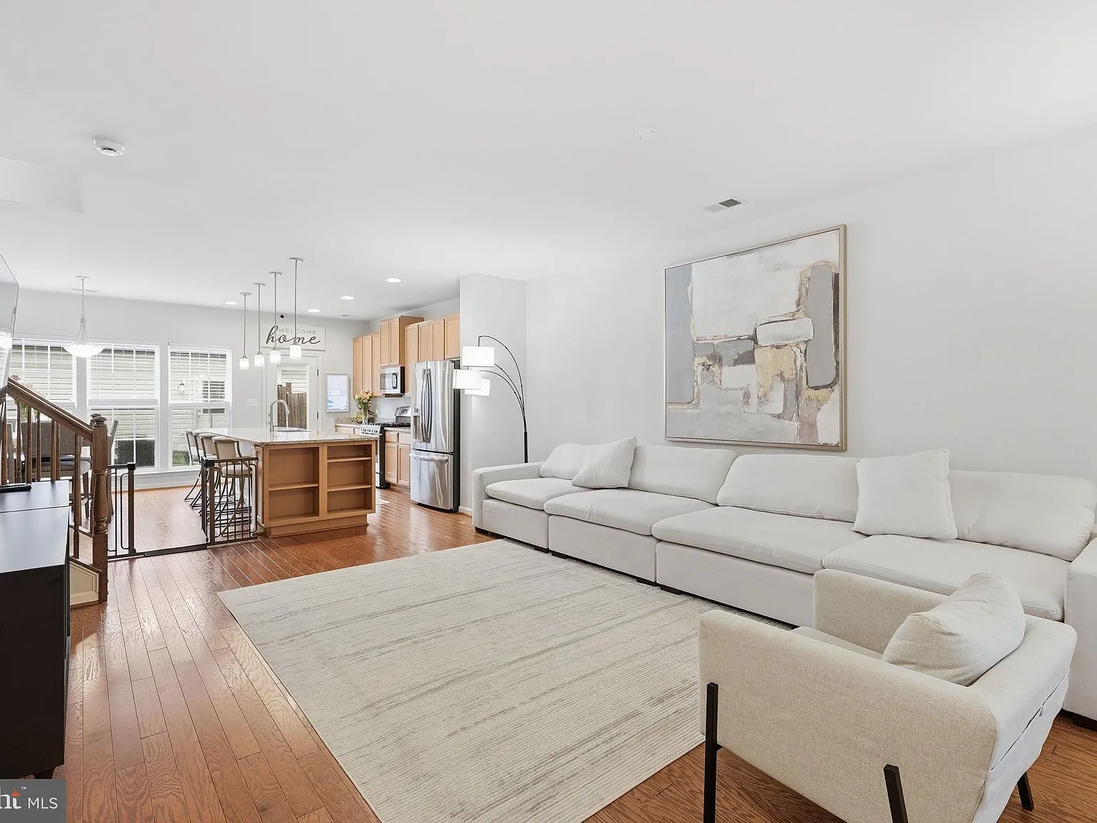 3 bed, 2.5 bath, 2272 sqft, $3,200 — Photo 4
