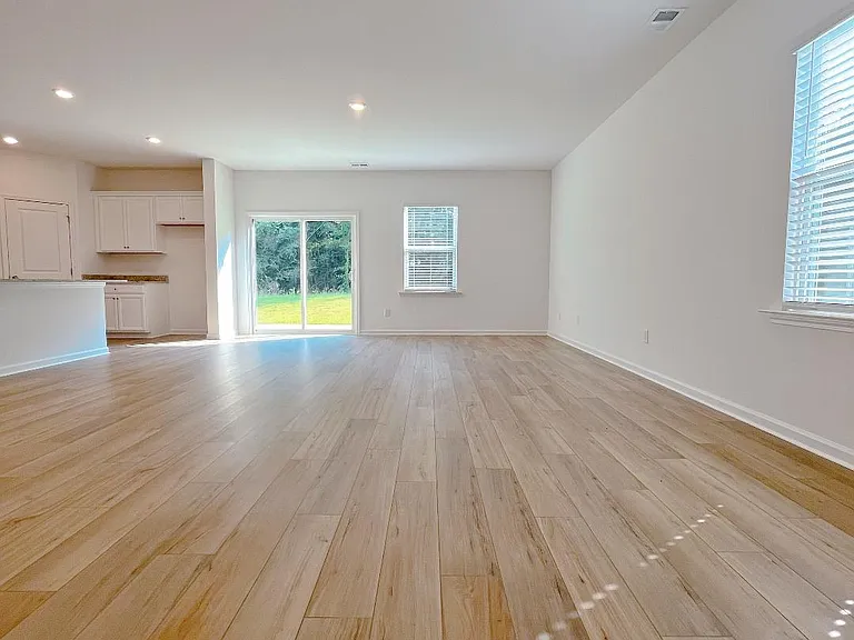 366 Golden Eagle Pkwy — Photo 8