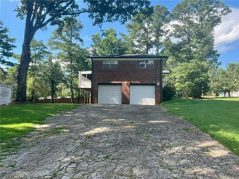 6695 Courtney Dr — Photo 18