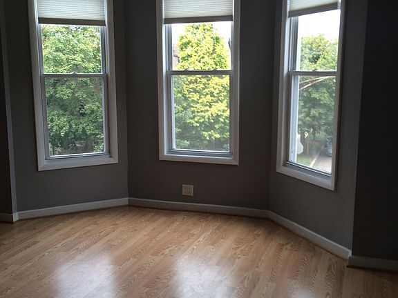 4th image of 1665 W Wrightwood Ave