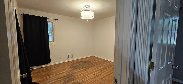 2229 Oriole Ave — Photo 6
