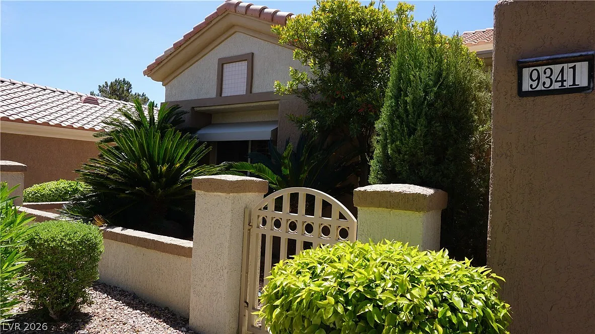 2 bed, 2.0 bath, 1599 sqft, $2,420 — Photo 3