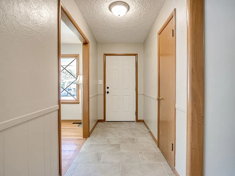 908 Birch Dr — Photo 6