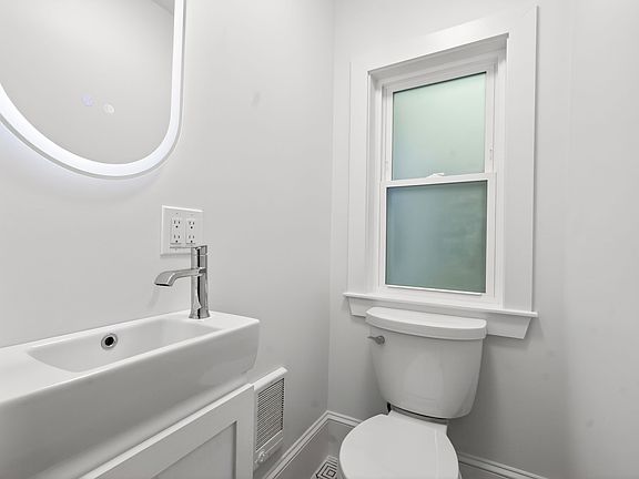 3rd image of 118 Woodstock St #2