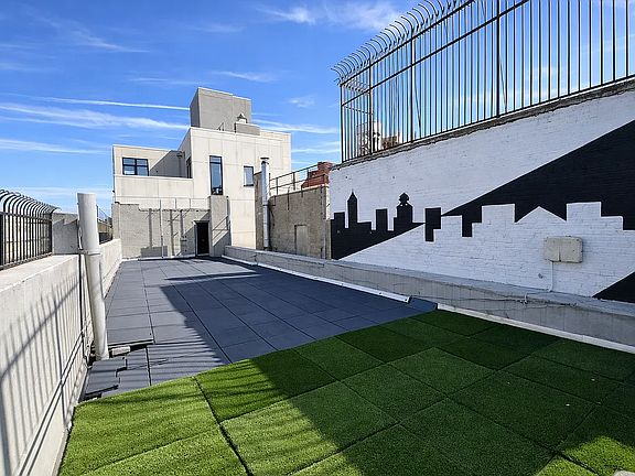 3rd image of 2118 2nd Ave #Penthouse 1
