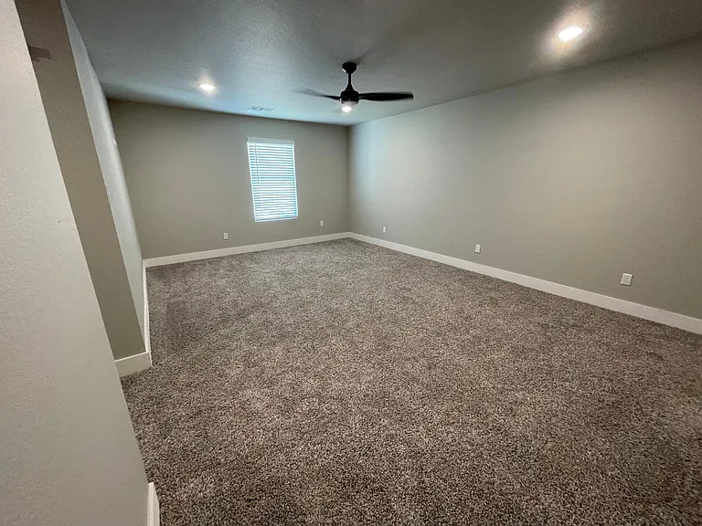 4220 Victoria Dr — Photo 18