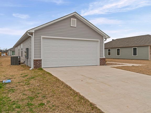 3rd image of 23 Sourdough Creek Ln