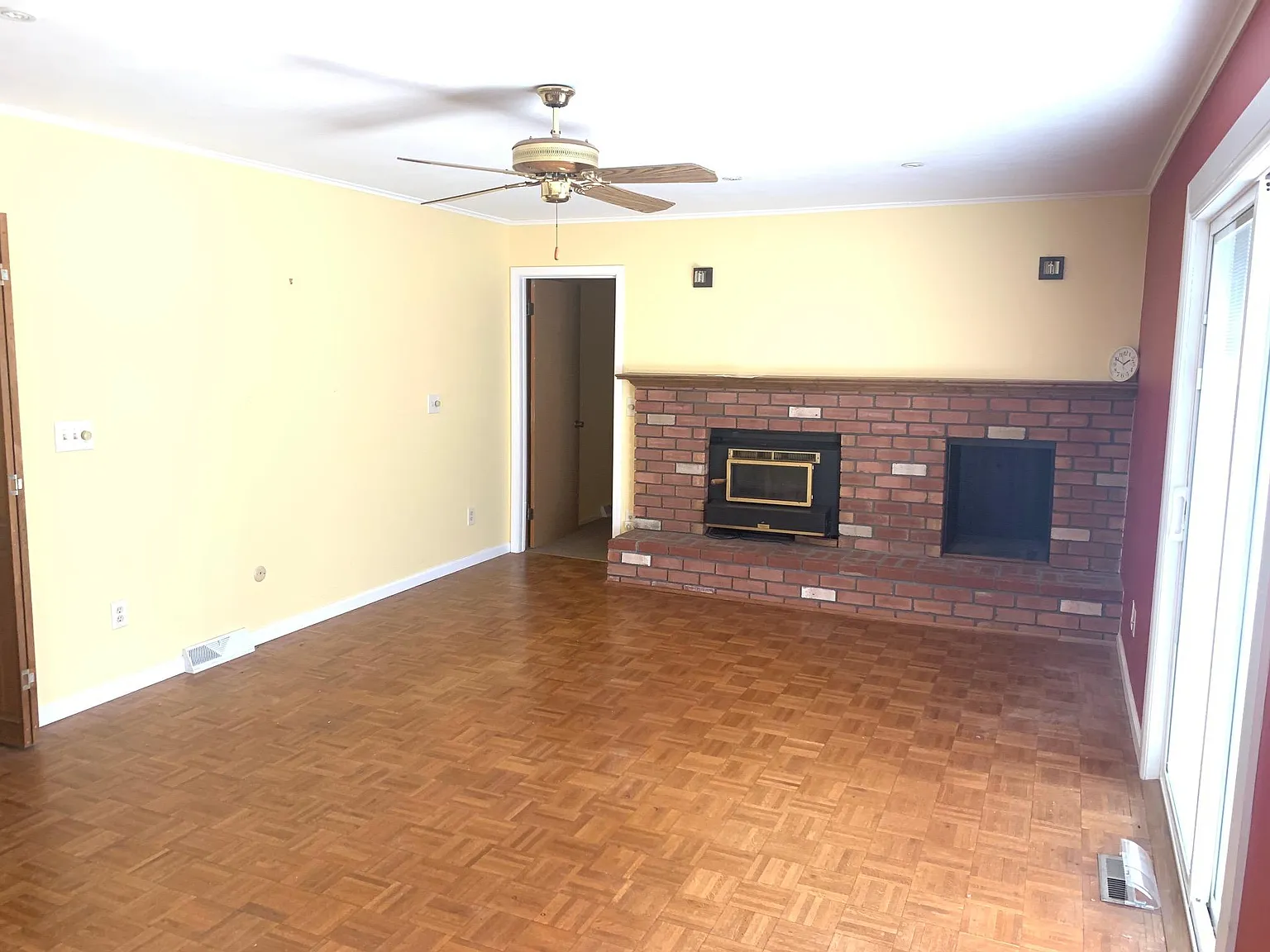 3 bed, 1.5 bath, 1880 sqft, $2,500 — Photo 2