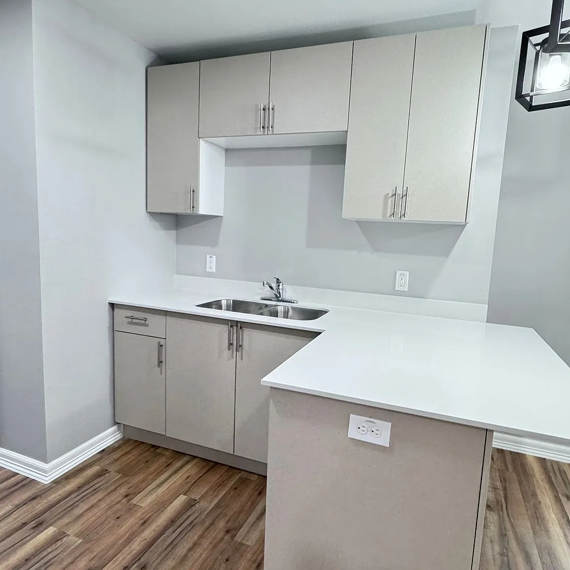 E&J Apartments - A1 — Photo 2