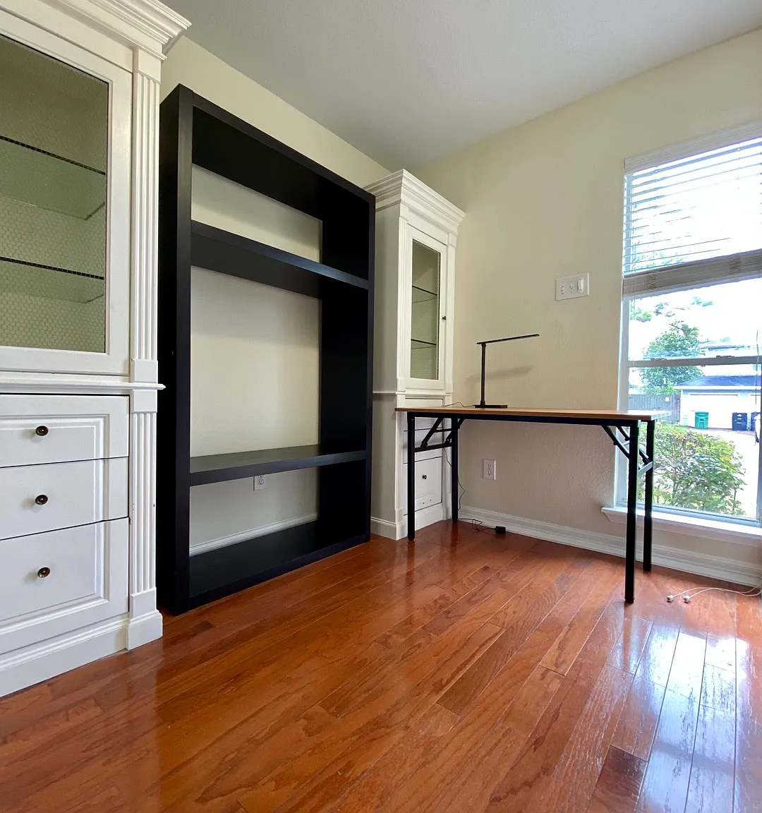 6 bed, $820 — Photo 1