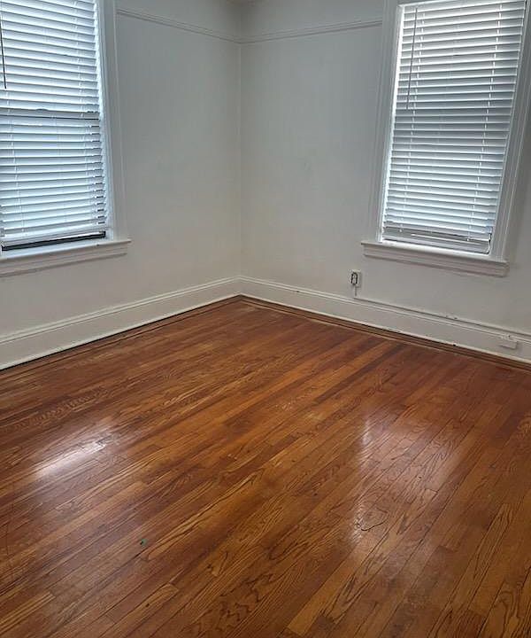 2nd image of 456 City Island Ave