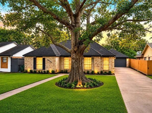 9907 Greencreek Dr, Houston, TX 77070