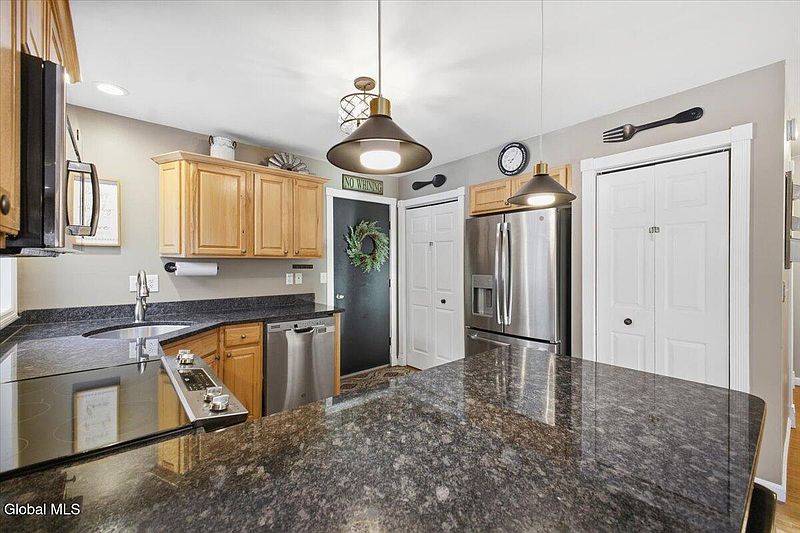 5th image of 43 Barrington Drive