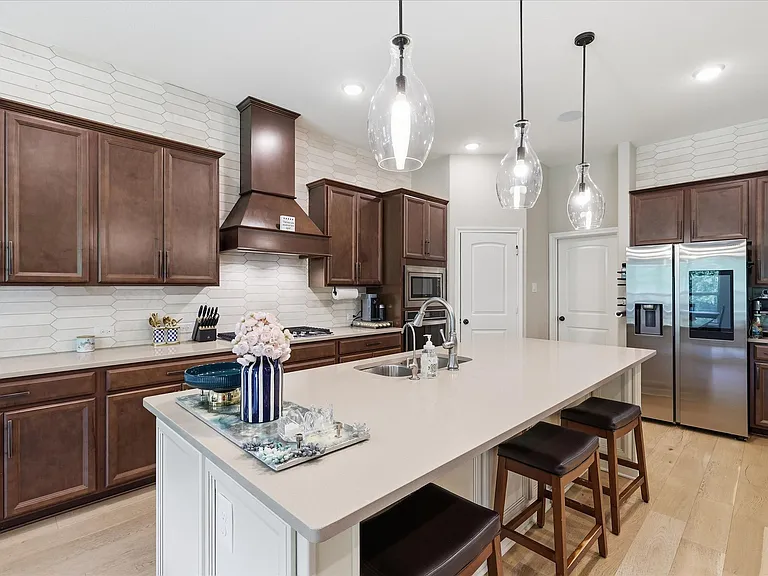 616 Lake Cove Dr — Photo 16