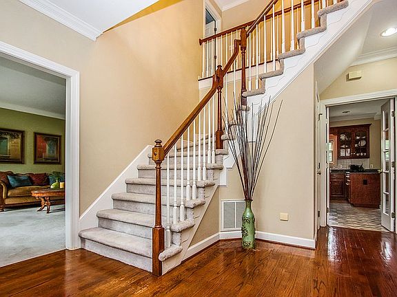 5th image of 109 Creekview Ln