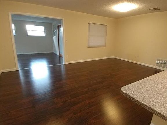 4th image of 367 Imperial Dr