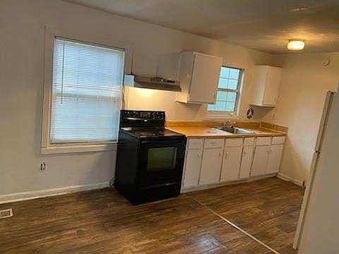 2nd image of 490 Fairlane Cir NW