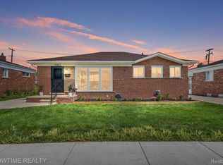 17903 Airport Rd, Fraser, MI 48026