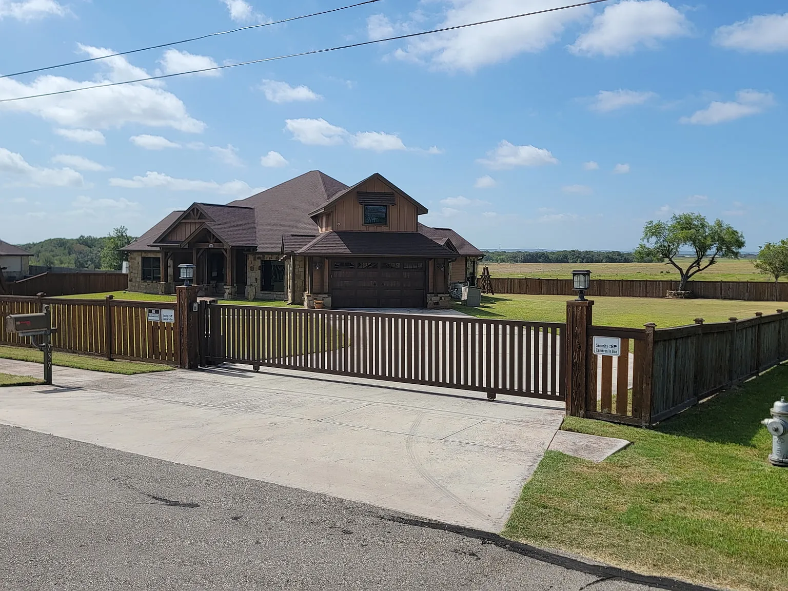 3 bed, 2.5 bath, 2945 sqft, $2,995 — Photo 3
