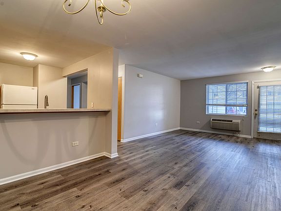 3rd image of 405 Silverstone Dr #1