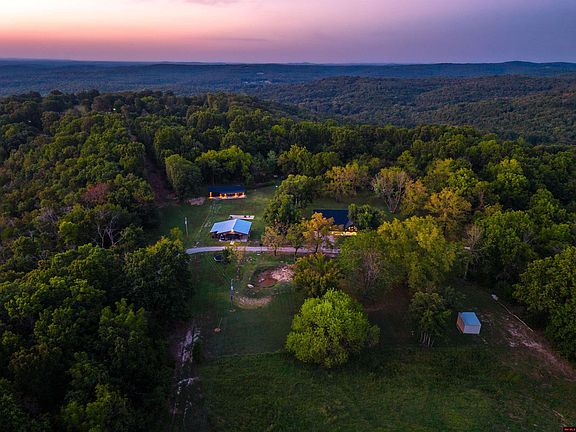 4th image of 33 Carlisle Cir