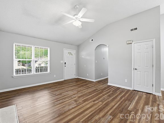 4th image of 11026 Olde English Dr